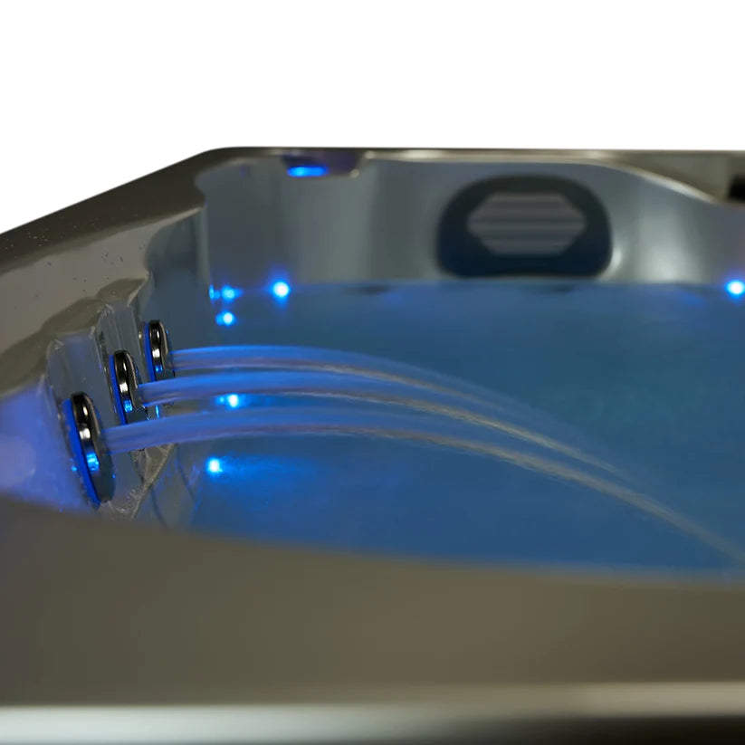 Kilimanjaro Luxury 3 Seater Hot Tub Spa - White