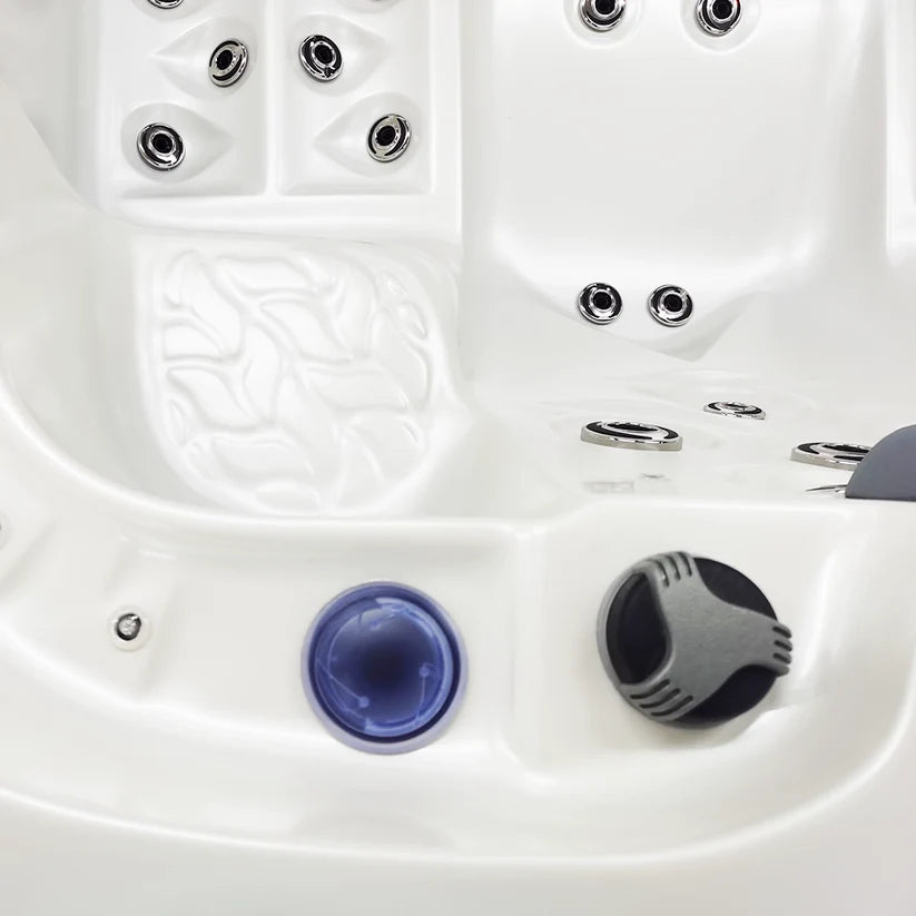 Kilimanjaro Luxury 3 Seater Hot Tub Spa - White