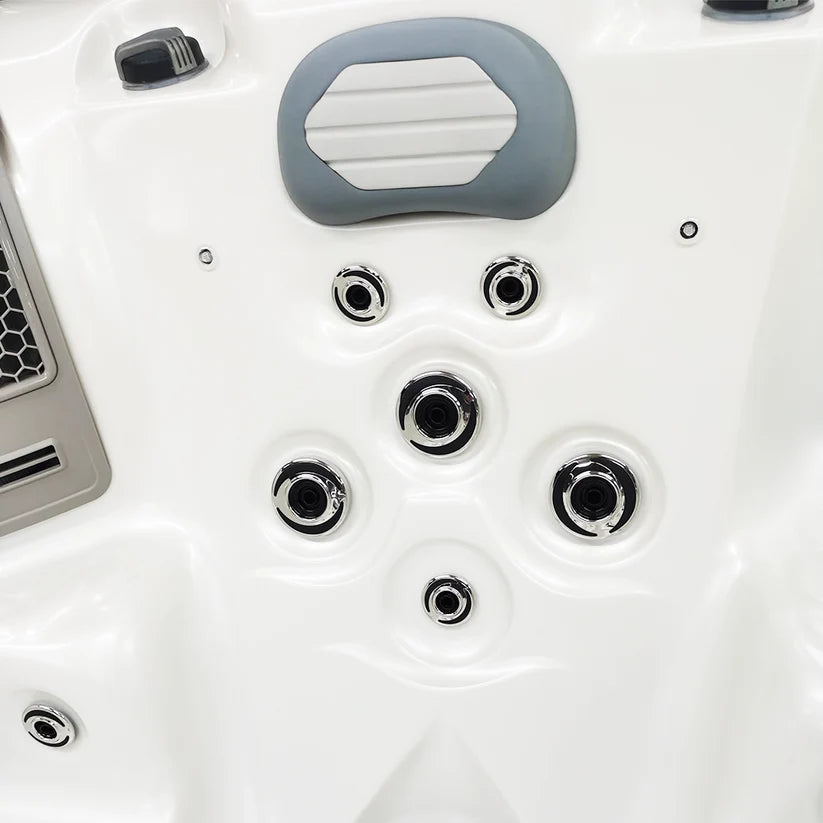 Kilimanjaro Luxury 3 Seater Hot Tub Spa - White