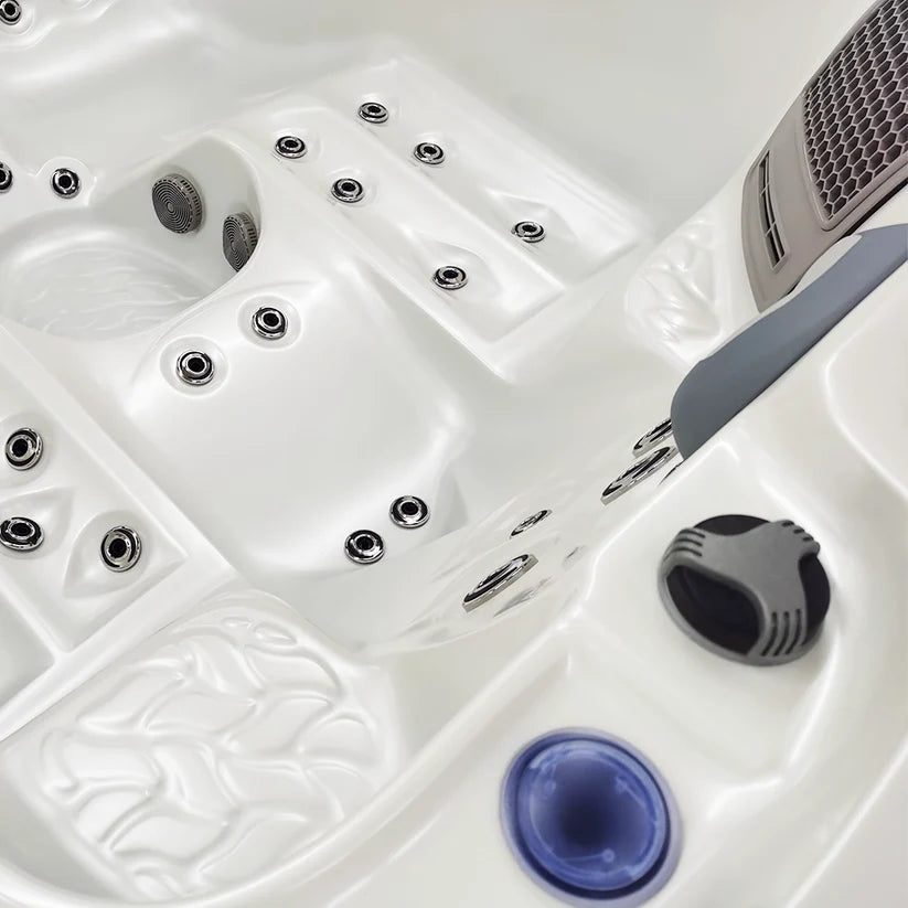 Kilimanjaro Luxury 3 Seater Hot Tub Spa - White