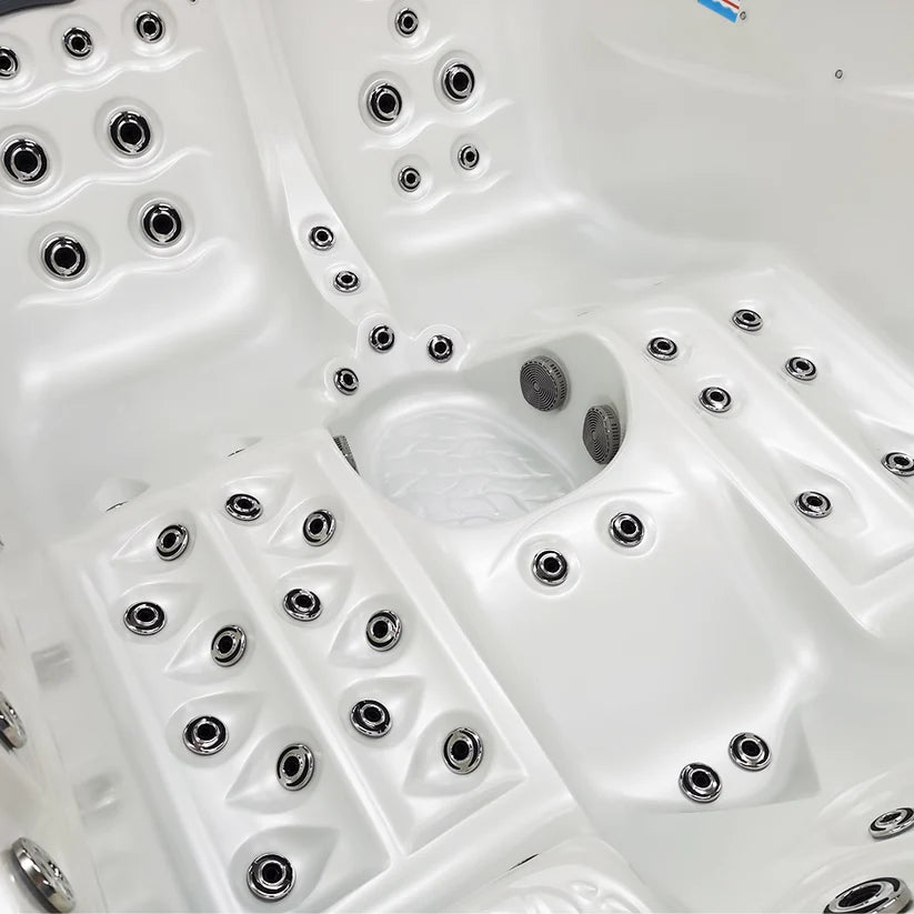 Kilimanjaro Luxury 3 Seater Hot Tub Spa - White