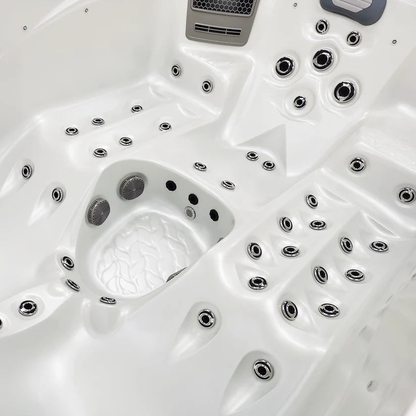 Kilimanjaro Luxury 3 Seater Hot Tub Spa - White