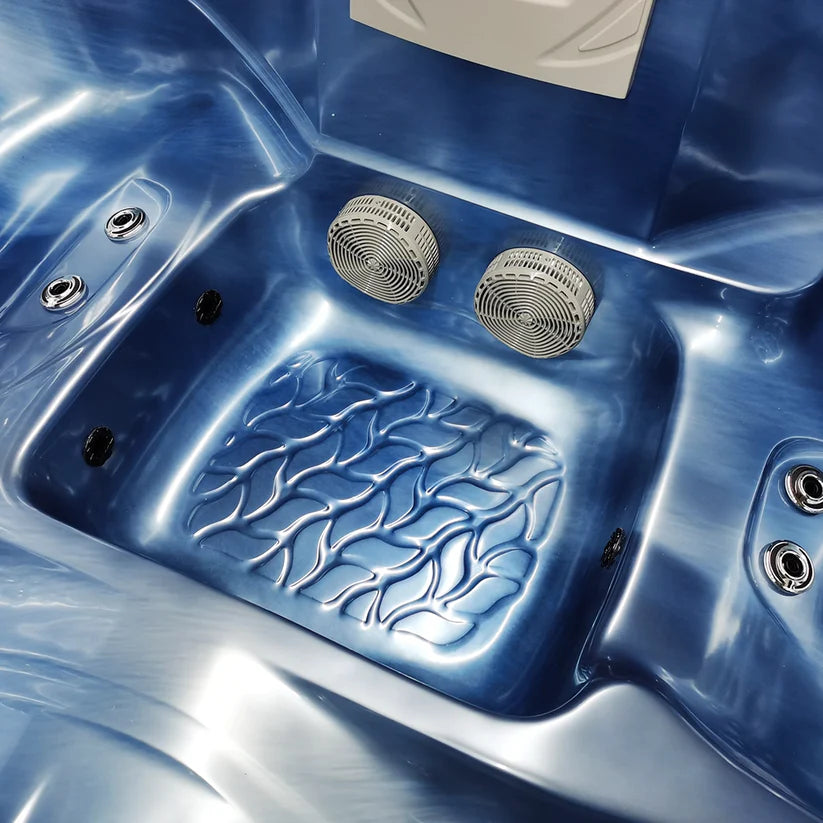 Luxury 3-4-Person Hot Tub with Ocean Wave